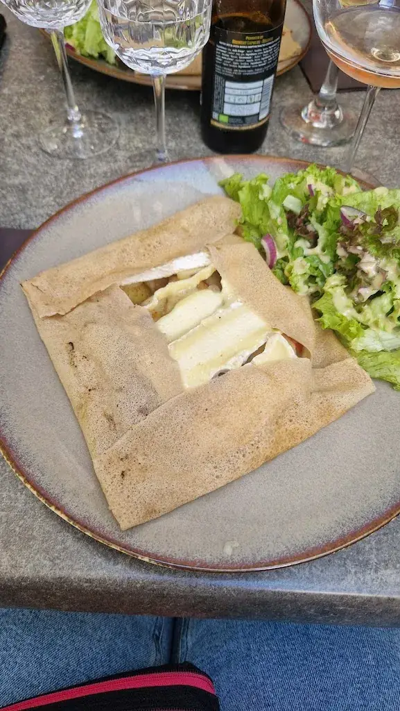 Corinne Morisot_L'Escalier_Virton_review