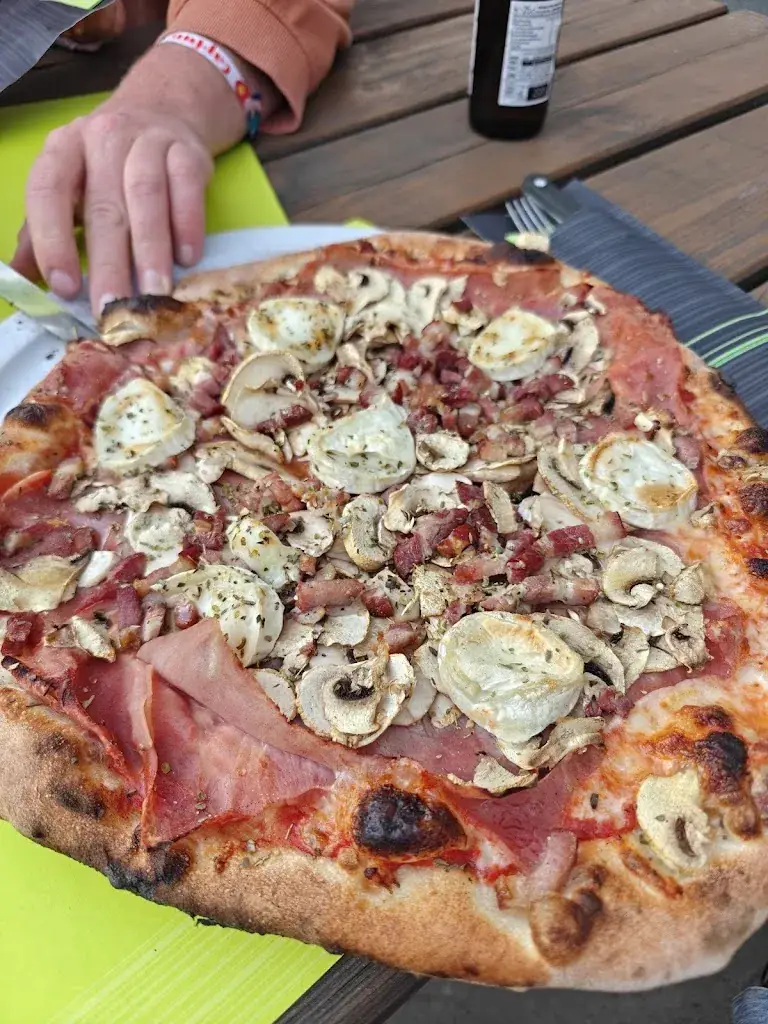 Pizzeria Chez Laurent Restaurant in Modave