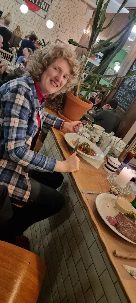 Gert Bras_Grand Central_Mouscron_review