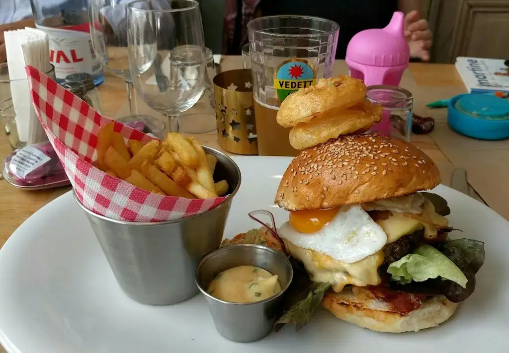 Alexandre Kaiser_Grand Central_Mouscron_review