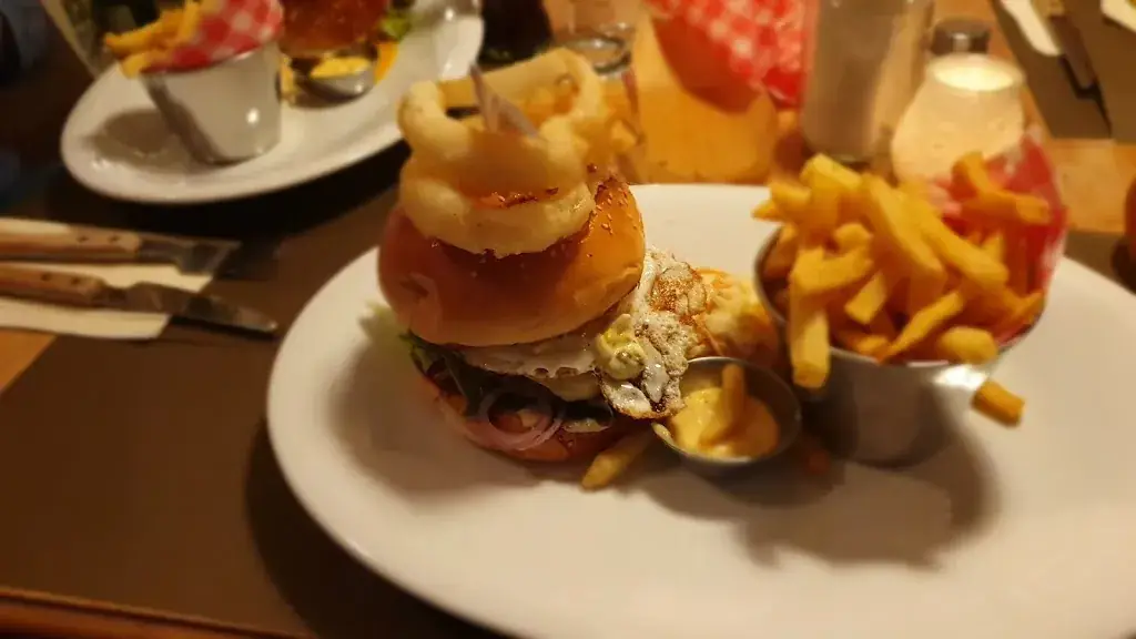 Michael Kornisch_Grand Central_Mouscron_review