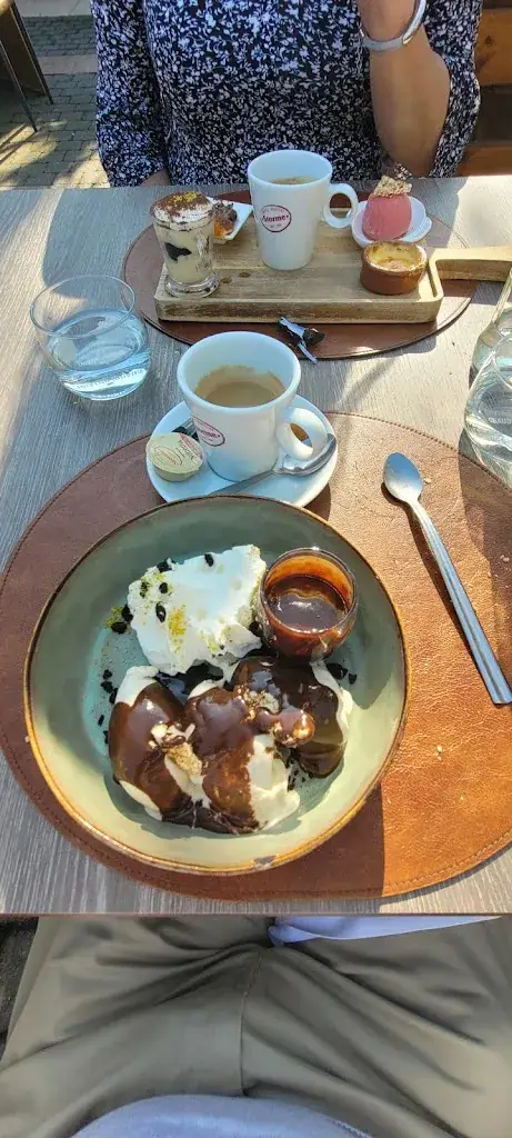 Nuk3d Atom1c_Le grill Dufour_Mouscron_review