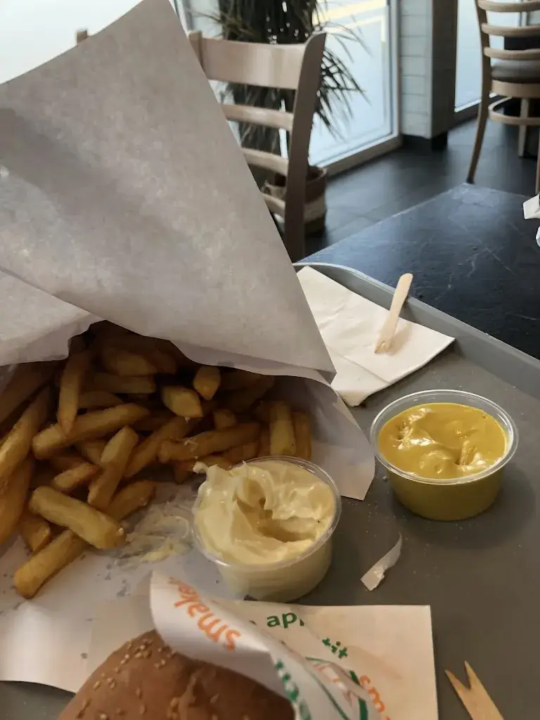 Yves Ben Yeta_Le Golden Snack de la Douane_Momignies_review