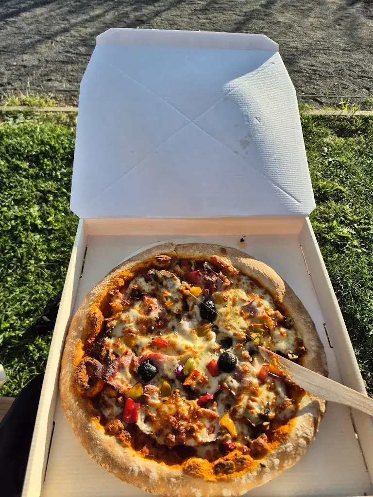 Pizza Ronaldo Nassogne_Nassogne_slider_image_2