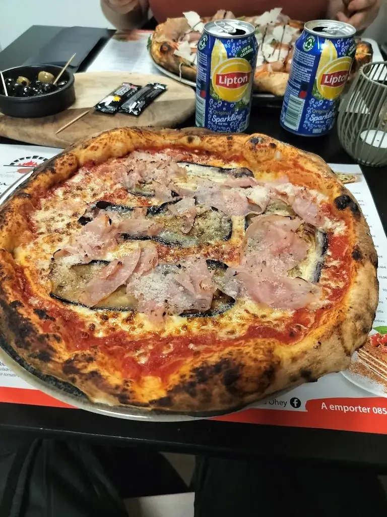 Nico Starkiller_Pizzeria Casa Nostra_Ohey_review