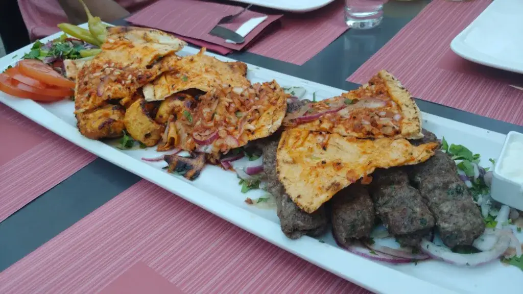 Ashvin Mahajan_Damasquino_Nivelles_reseña