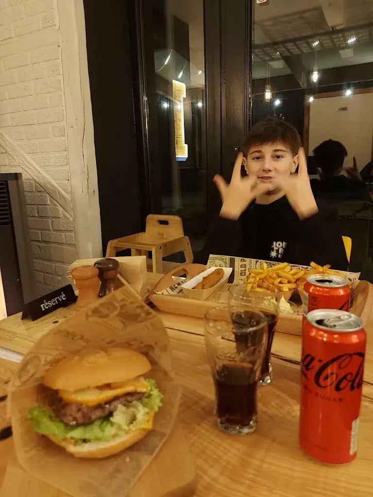 Guy Dumon_La Fratrie Paliseul_Paliseul_reseña