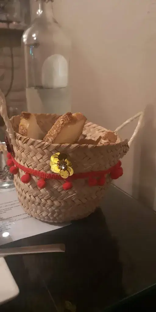 Touria E_Français_Pecq_review