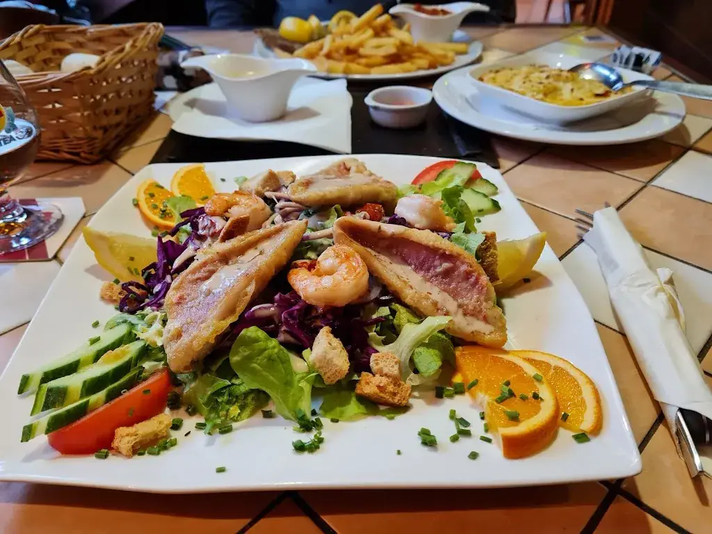 Luchi Domingo_Renaissance_Philippeville_review