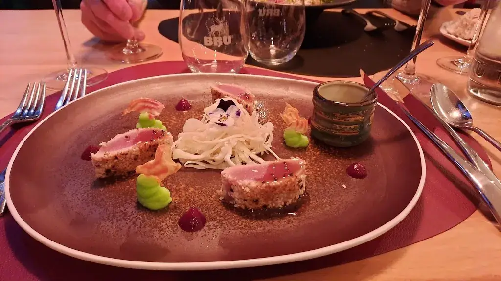 Le 37e Parallèle_Perwez_slider_image_3