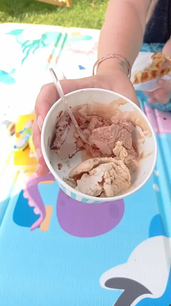 F_Sacrée Simone_Perwez_review