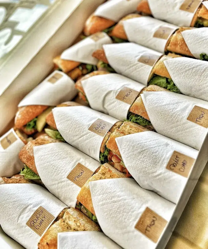 Sacrée Simone_Perwez_slider_image_2