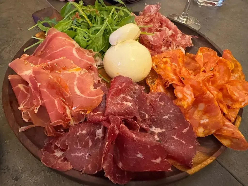 Bùi Gia Bảo_L'Huile sur le Feu_Namur_review