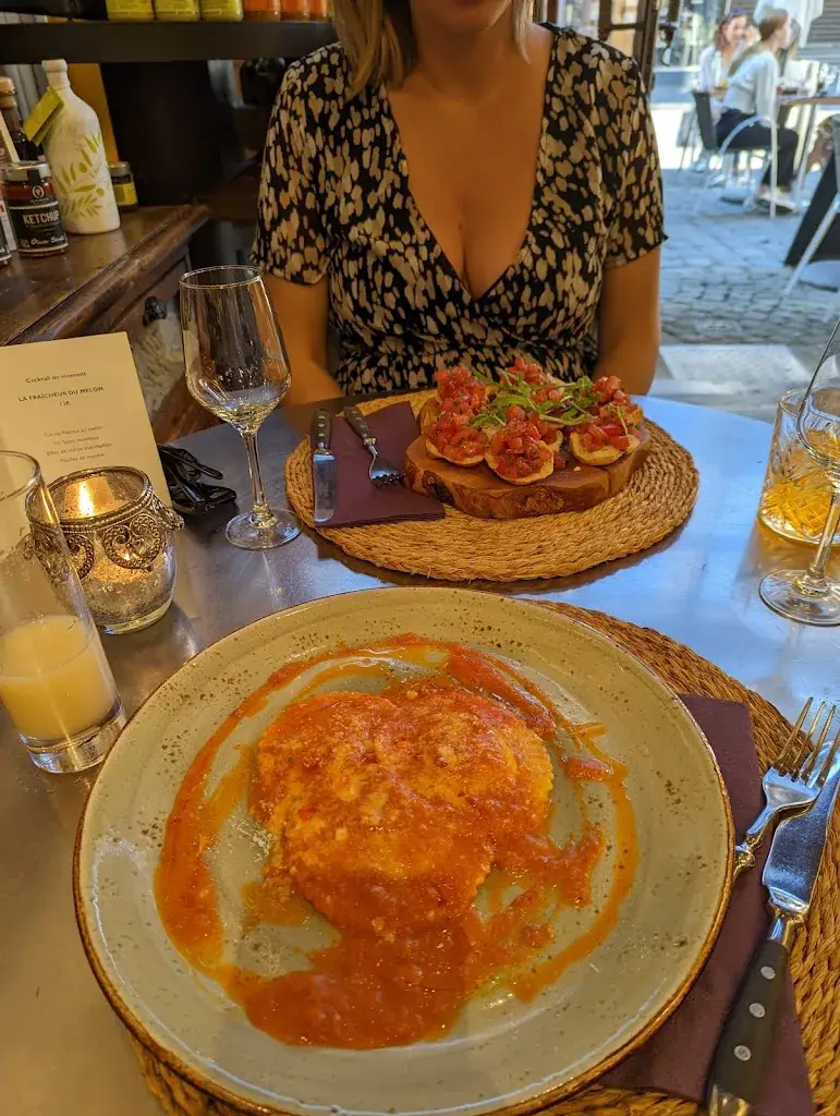 Tomas Feehan_L'Huile sur le Feu_Namur_review