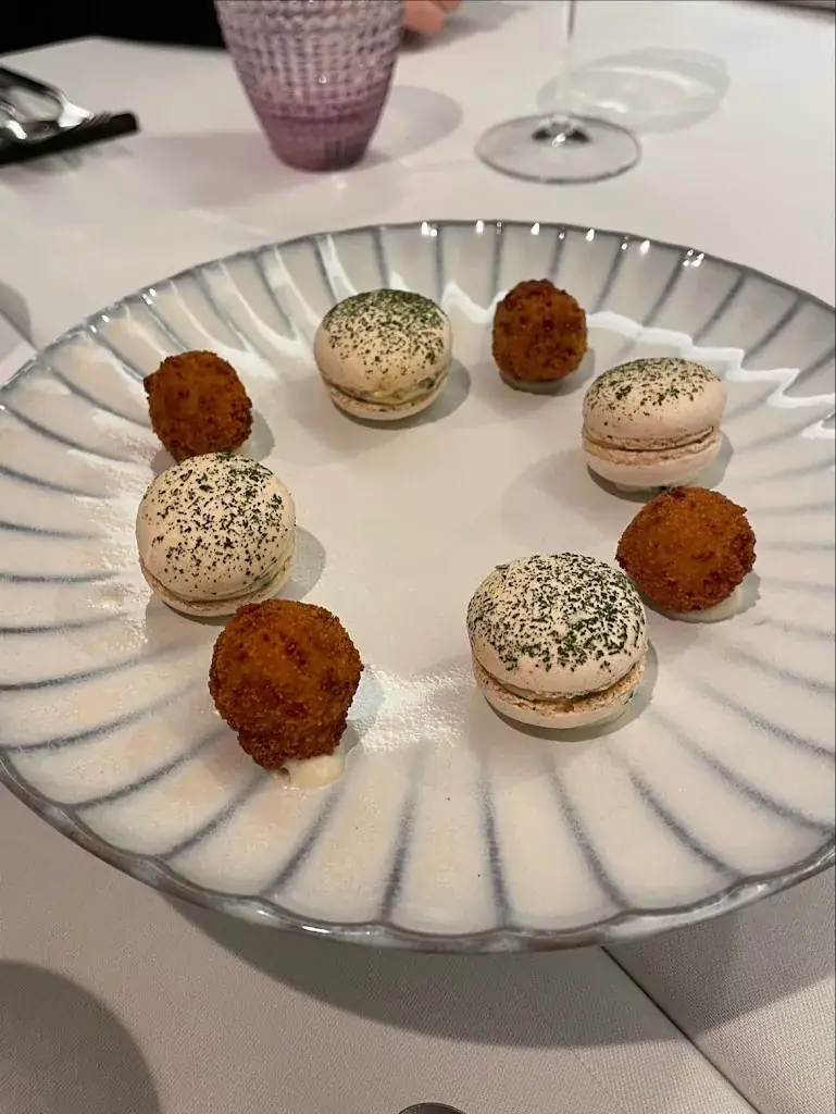 Esteban P. Fredez_Au Gré du Vent_Seneffe_review