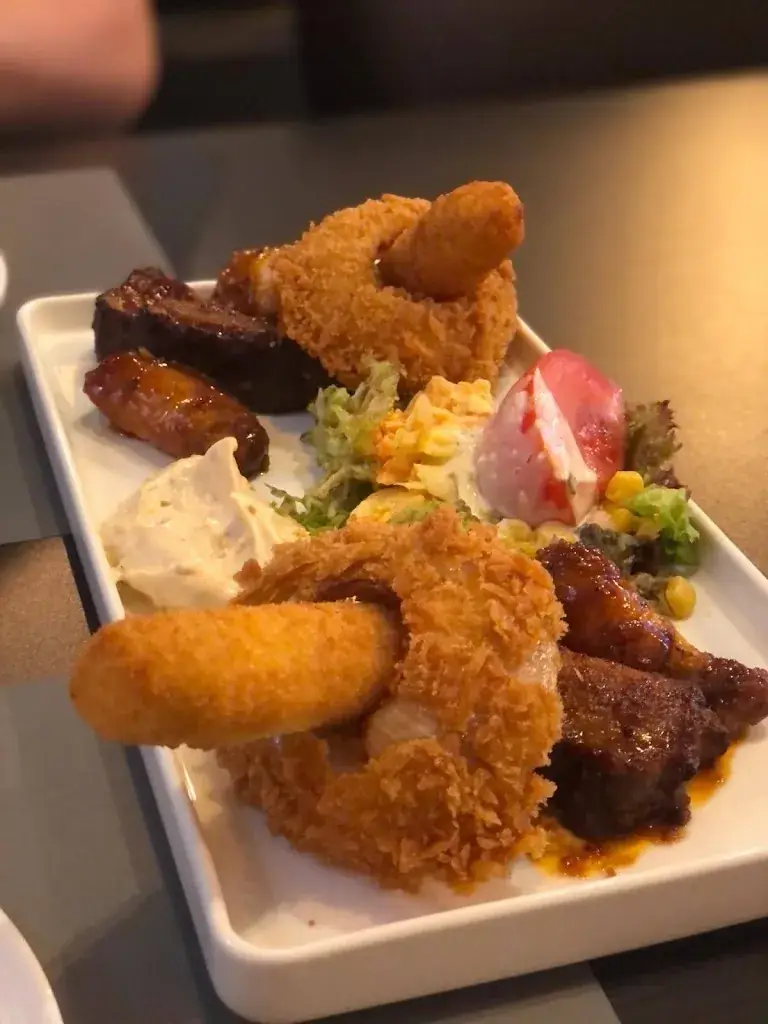 Josué Cremonezzi_Twenty Buns_Mons_review