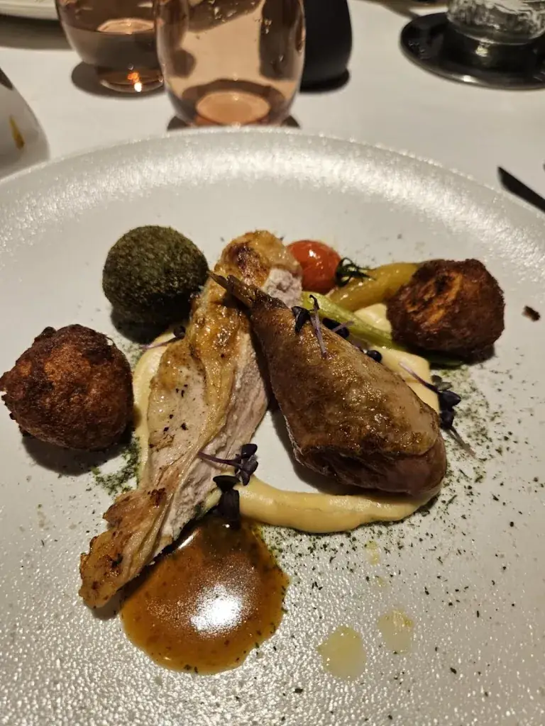 Adele 2210_Maxens_Mons_review