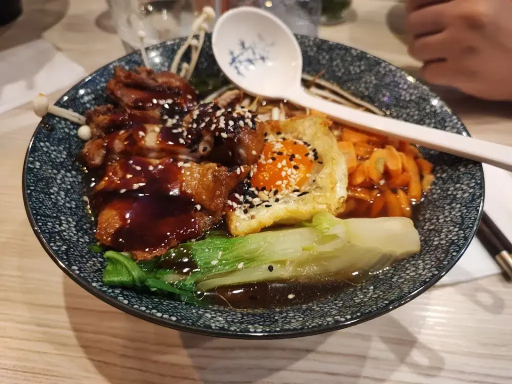 Yoyo_Mons_slider_image_2