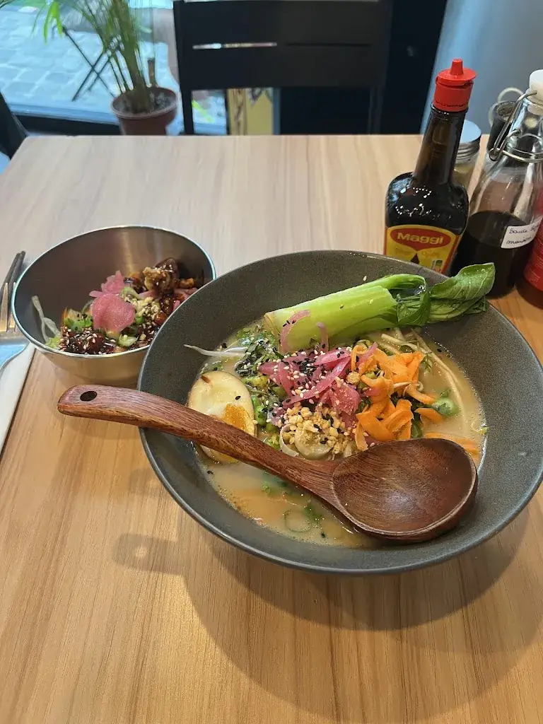 Yoyo_Mons_slider_image_3