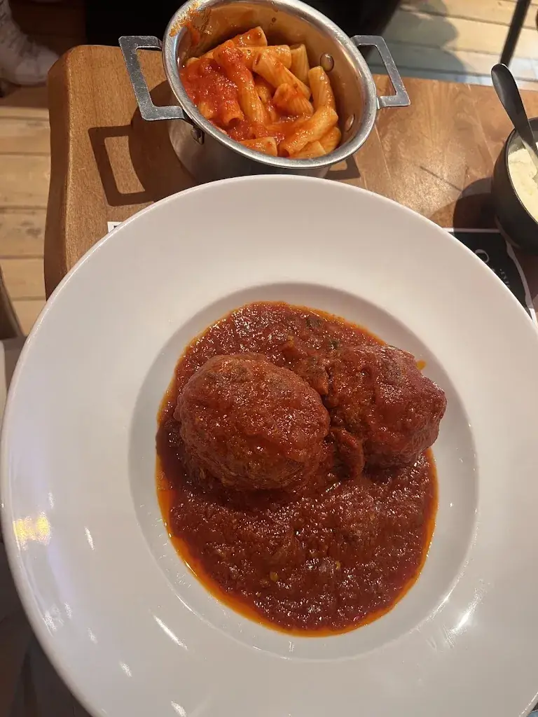 Gaetan Camarda_Olivia_Mons_review