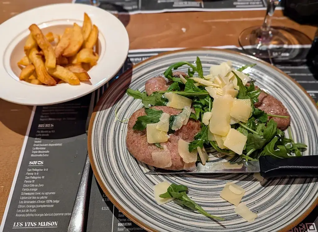 Olivia_Mons_slider_image_2