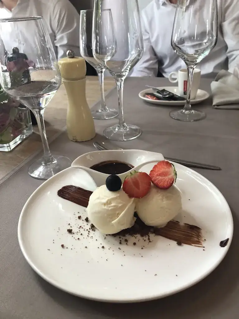 Filip Petrovic_De Statie_Brecht_review