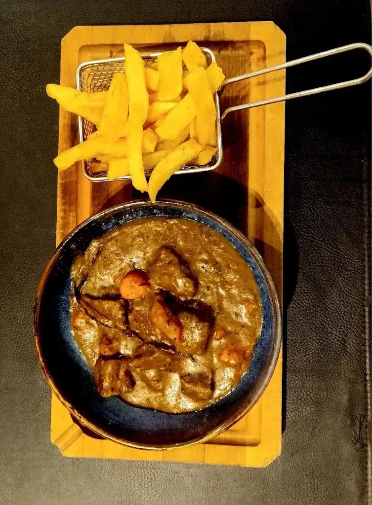 El Camerluche_Mons_slider_image_2