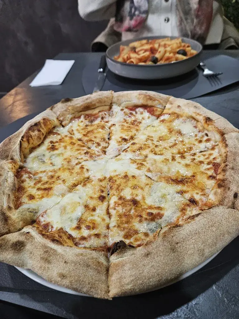 Menu_Crispy Pizza_Ramillies_image_5