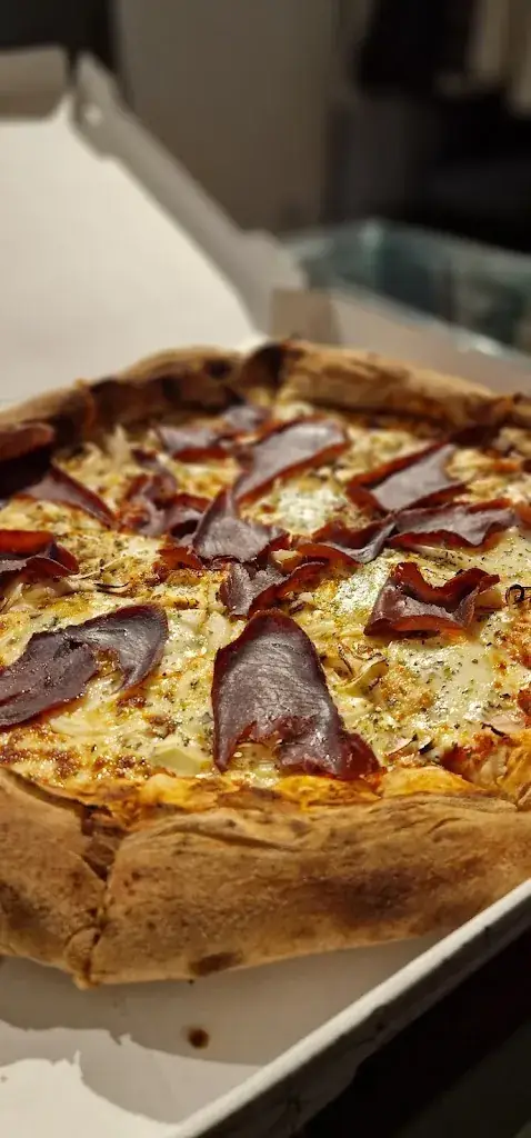 Nader Baydoun_Crispy Pizza_Ramillies_review