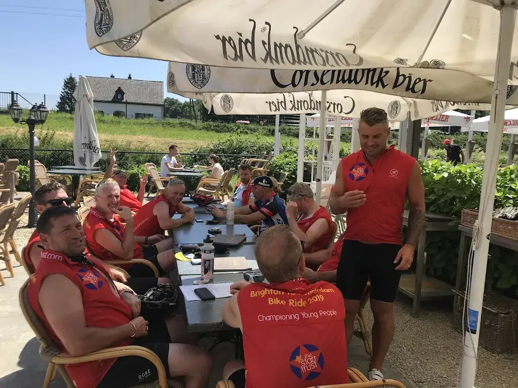 Starr Trust_De Kolonie_Brecht_review