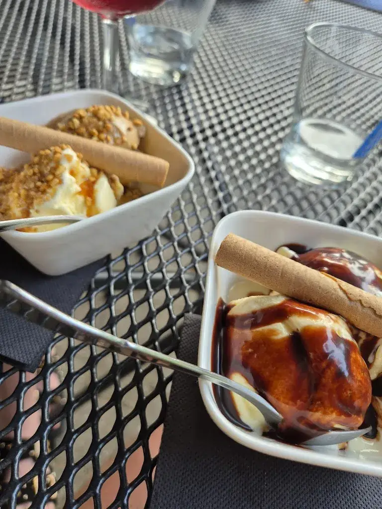 Richard Schluter_Dikke Mee_Brecht_review