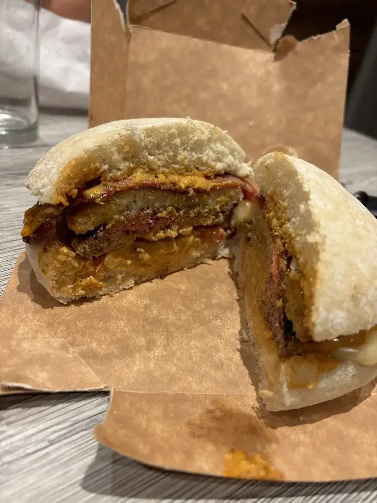 Stessy Dorange_O'Garage_Quevy_review