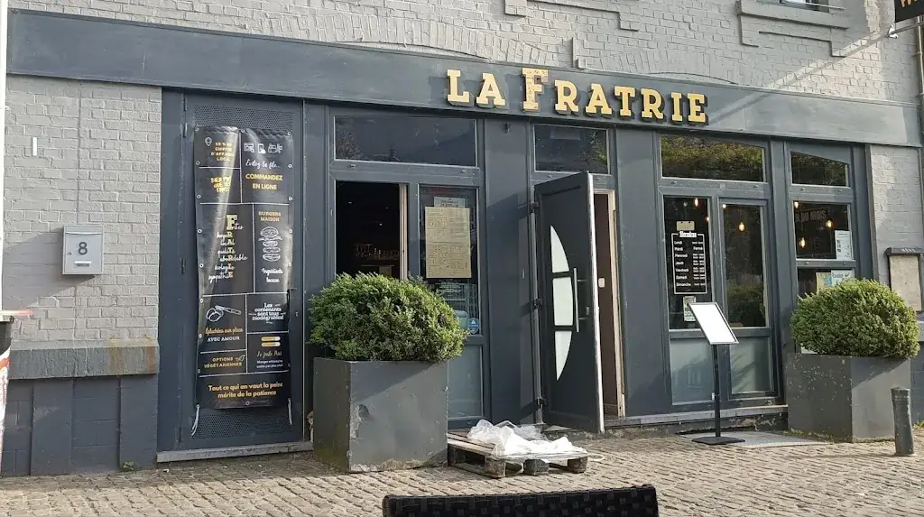 La Fratrie Saint-Hubert restaurant in Saint-Hubert