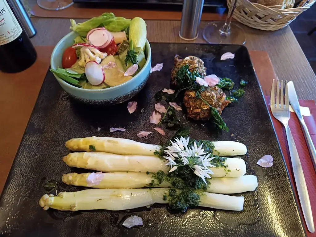 Jennifer Eisenhuber_Le chalet_Saint-Hubert_review