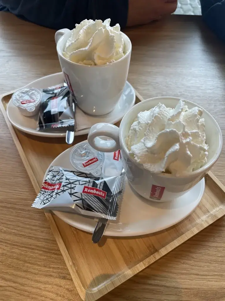 Andra Ma_Entrepot’s_Saint-Hubert_review