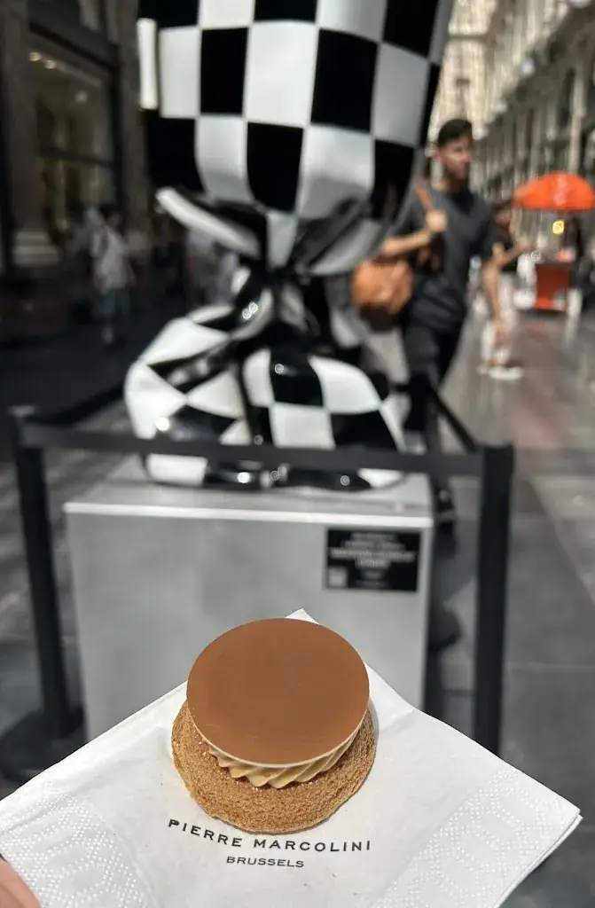 Duygu Yılmaz_Royal Gallery of Saint Hubert_Brussel_review