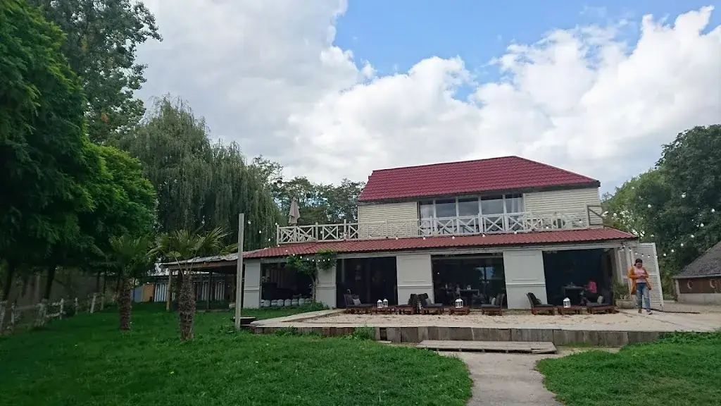 Dinu Deji_Le Nautic Lodge_Seneffe_review