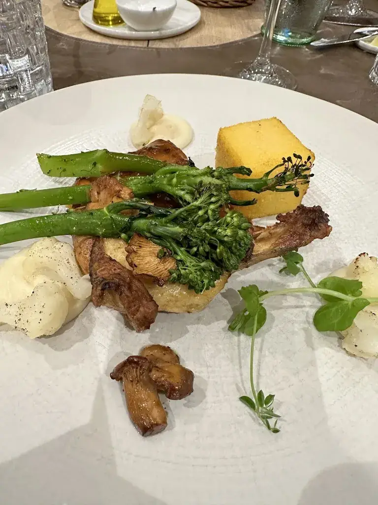 Fiona_Pip-Margraff Hotel_Vith_avis