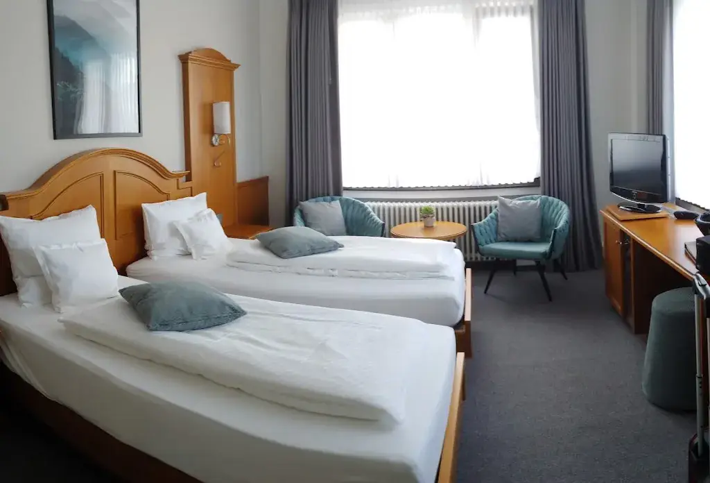 angela kokott_Pip-Margraff Hotel_Vith_avis