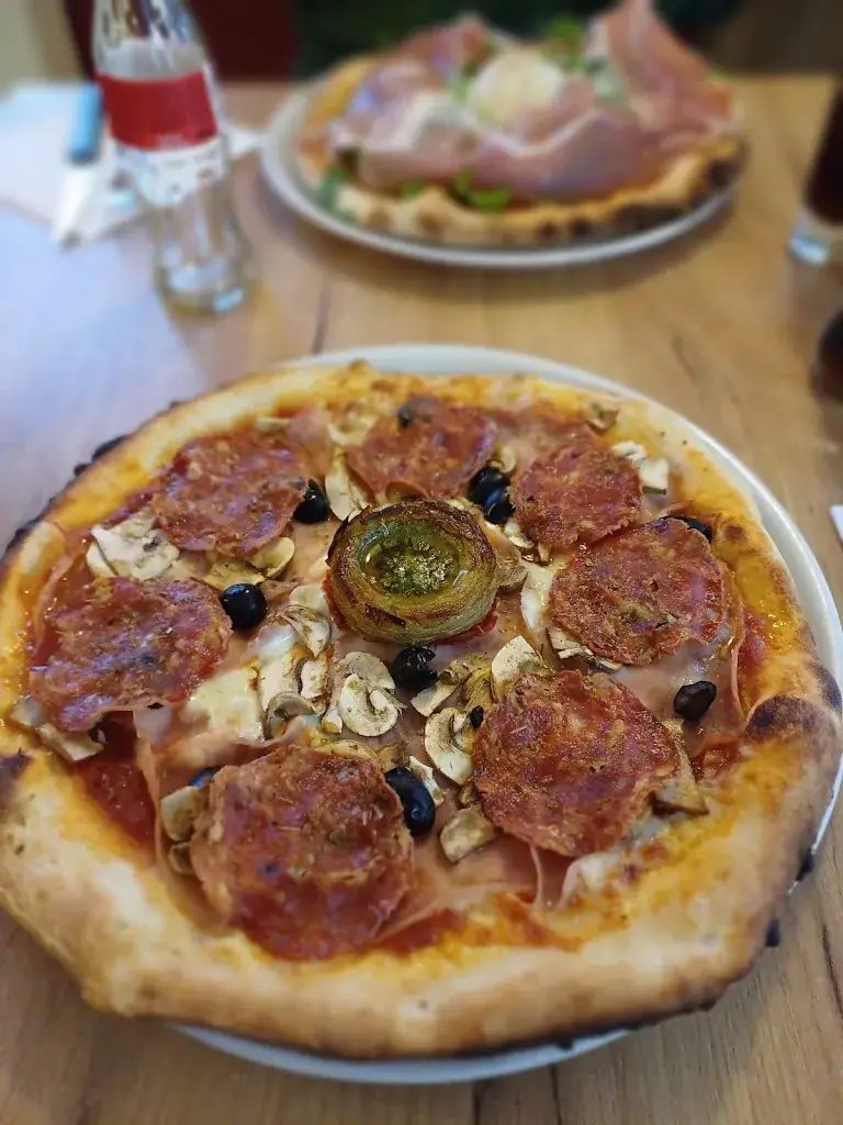 y ms_La Pizza Bella_Tenneville_review