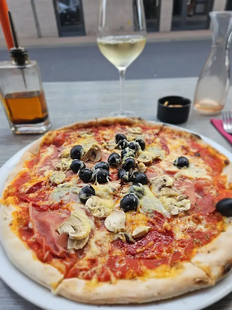 Pizzeria La Duna🍕_Bredene_slider_image_3