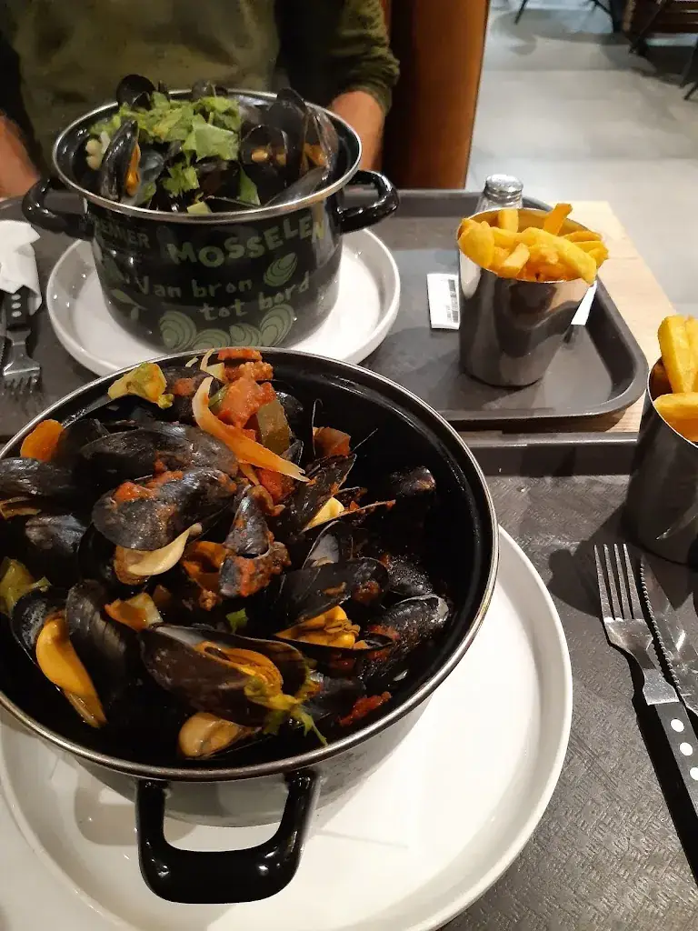 Menü_Burger-Grill_Sombreffe_Bild_9