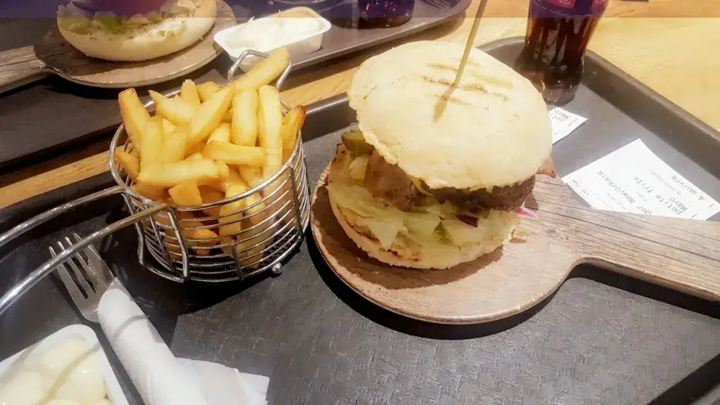 Pandora Jackson_Burger-Grill_Sombreffe_Bewertung