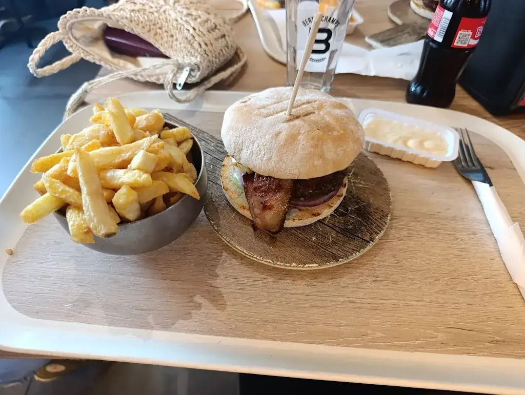 Burger-Grill_Sombreffe_slider_image_3