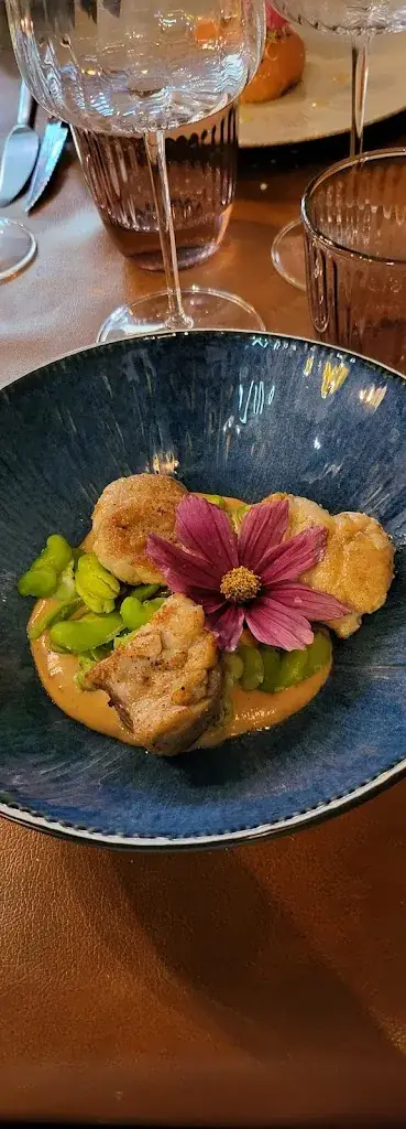 Yazan Alwatban_Le Lacet Bleu_Tournai_reseña