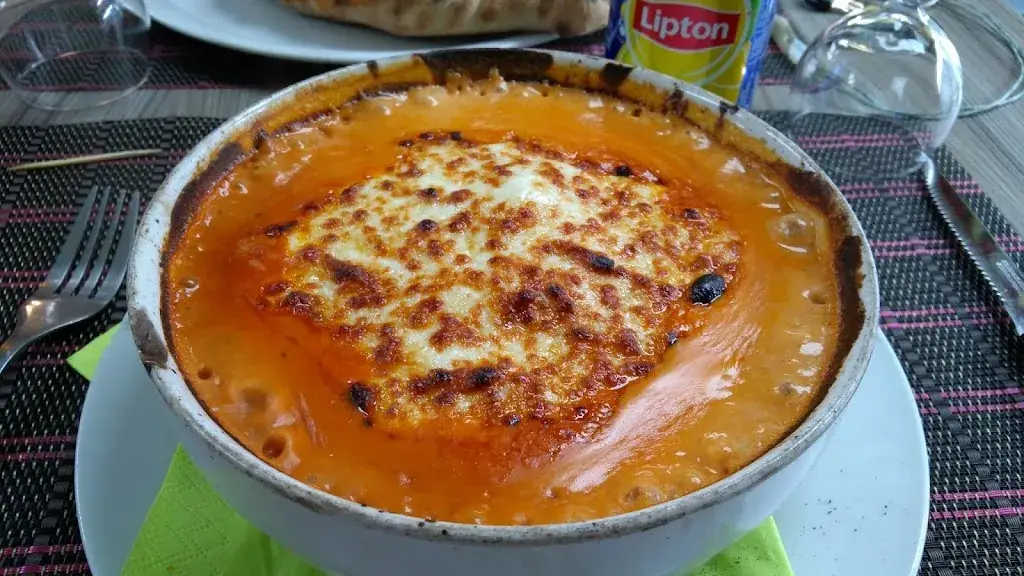 Yorick Smeets_Piazzetta Italia_Sprimont_review