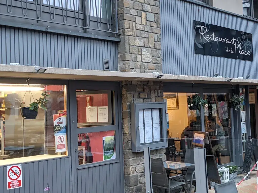 Restaurant de la place/Dina_Trois-Ponts_slider_image_1