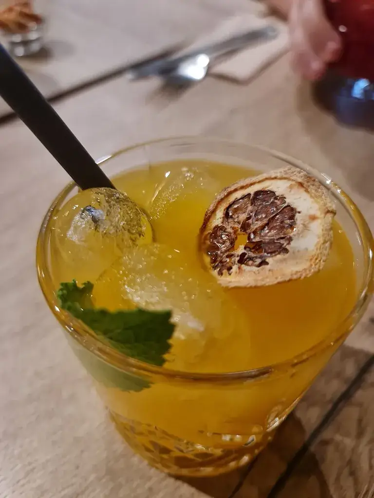 Nona Nvard Vardanyan_Bistro de l'Abbaye_Villers-la-Ville_reseña