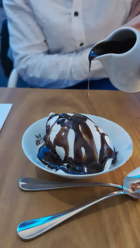 Dylan Hall_ONSLOW_Brugge_review