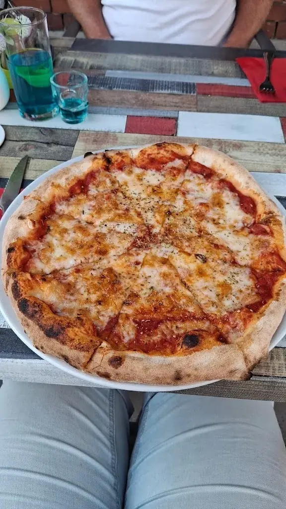 Viola Kruithof_Pizzeria la Moda_Walcourt_review